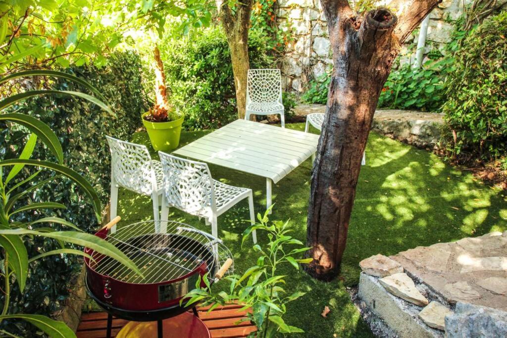 Appartement Lumineux Avec Terrasse Jardin Et Acces Piscine Villefranche-sur-Mer Exteriör bild